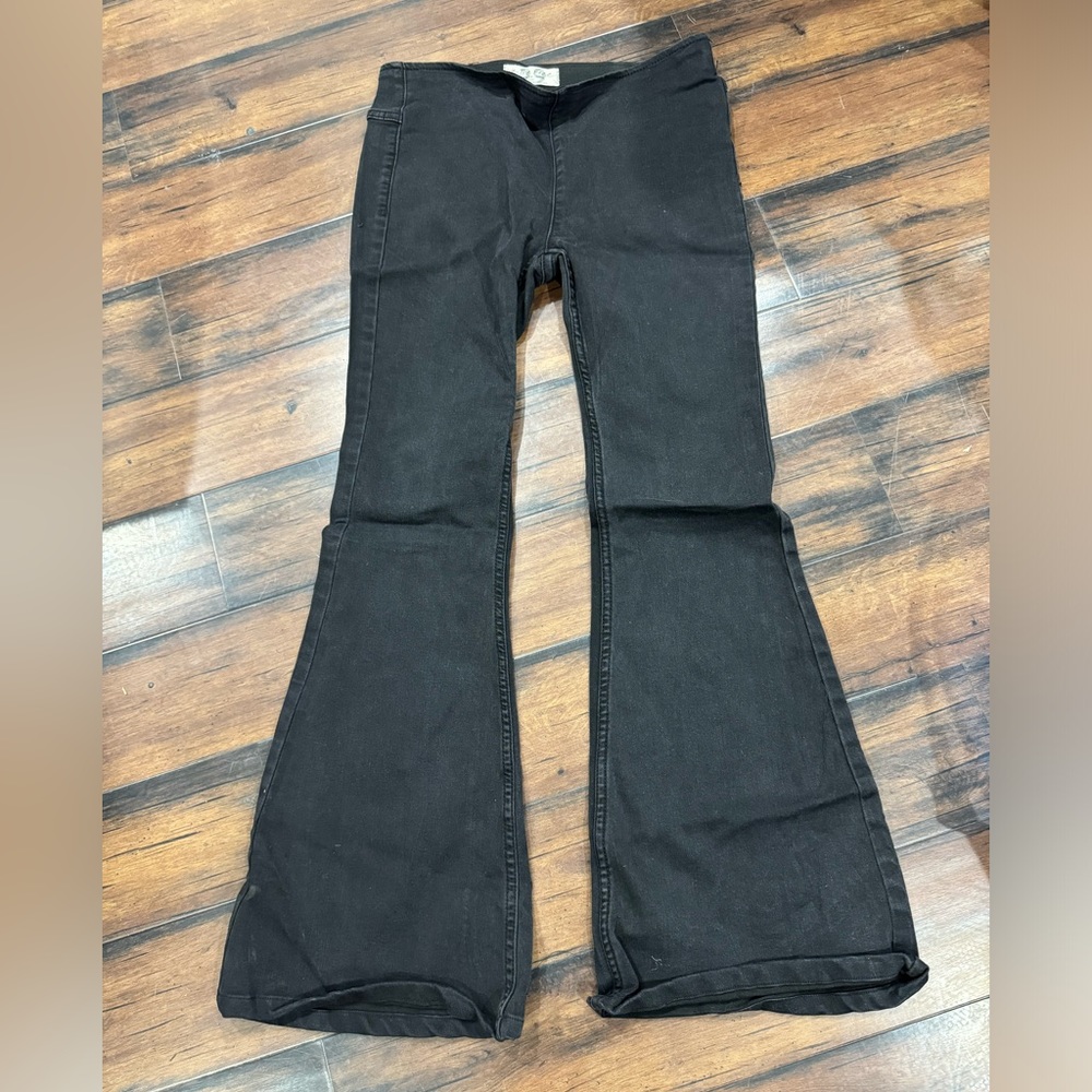 🌺Free People Stretchy Flared Jeans🌸